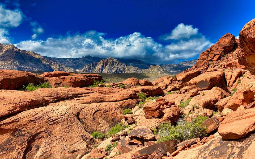 Outdoor adventures around Las Vegas - There are more than you think! We offer tips to get around and enjoy the area.