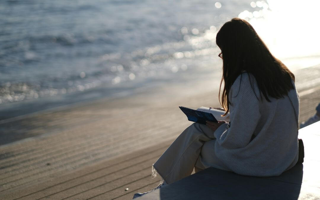 Learn how to balance travel and studying with practical tips, smart time management, and real strategies for students on the move.