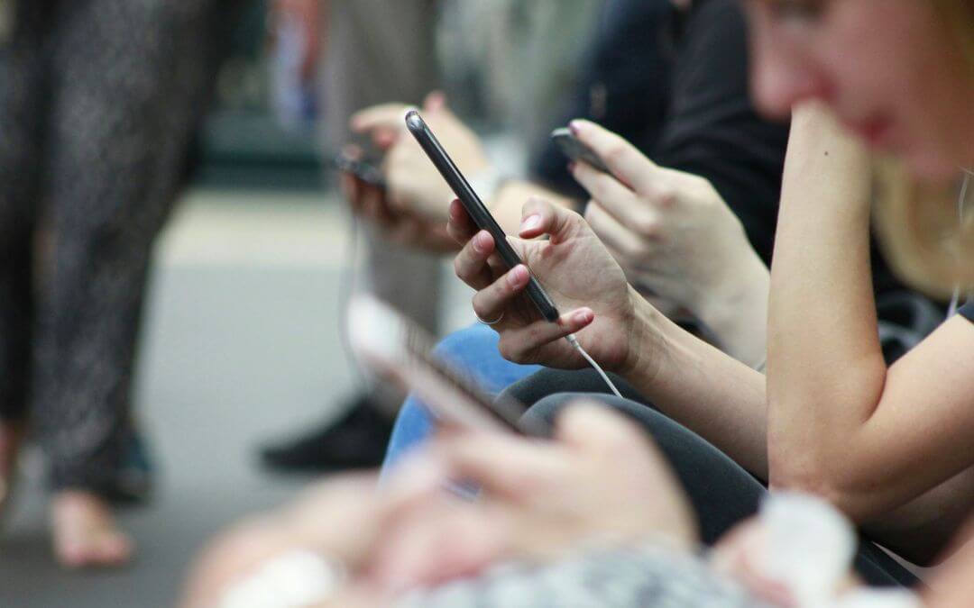 Don't put your data at risk when you travel. Follow these tips so you can enjoy your trip without any mishaps.