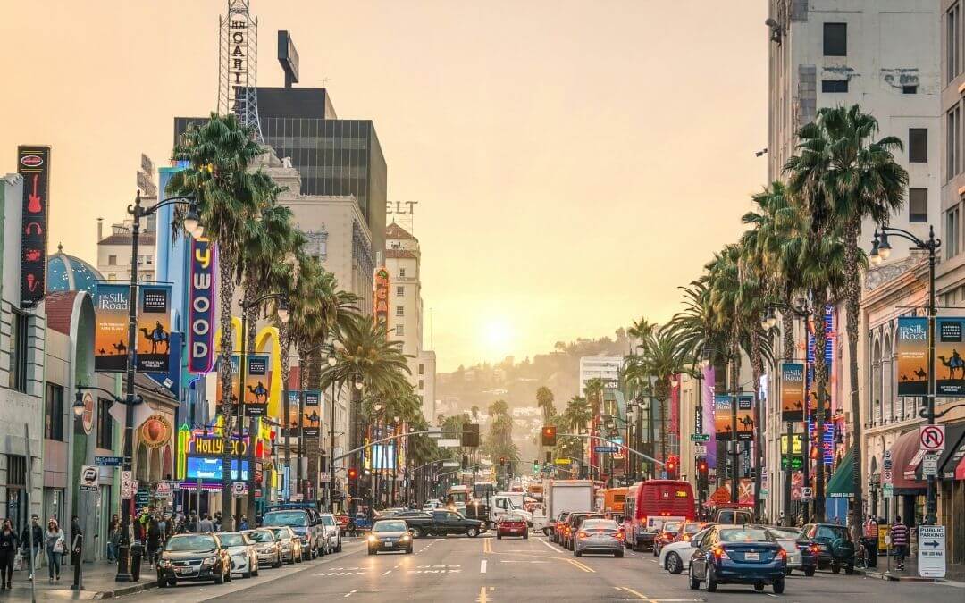 Compare 5 California vacation rental services for beachfront stays, luxury homes, family-friendly accommodations, and extended coastal getaways in 2026.