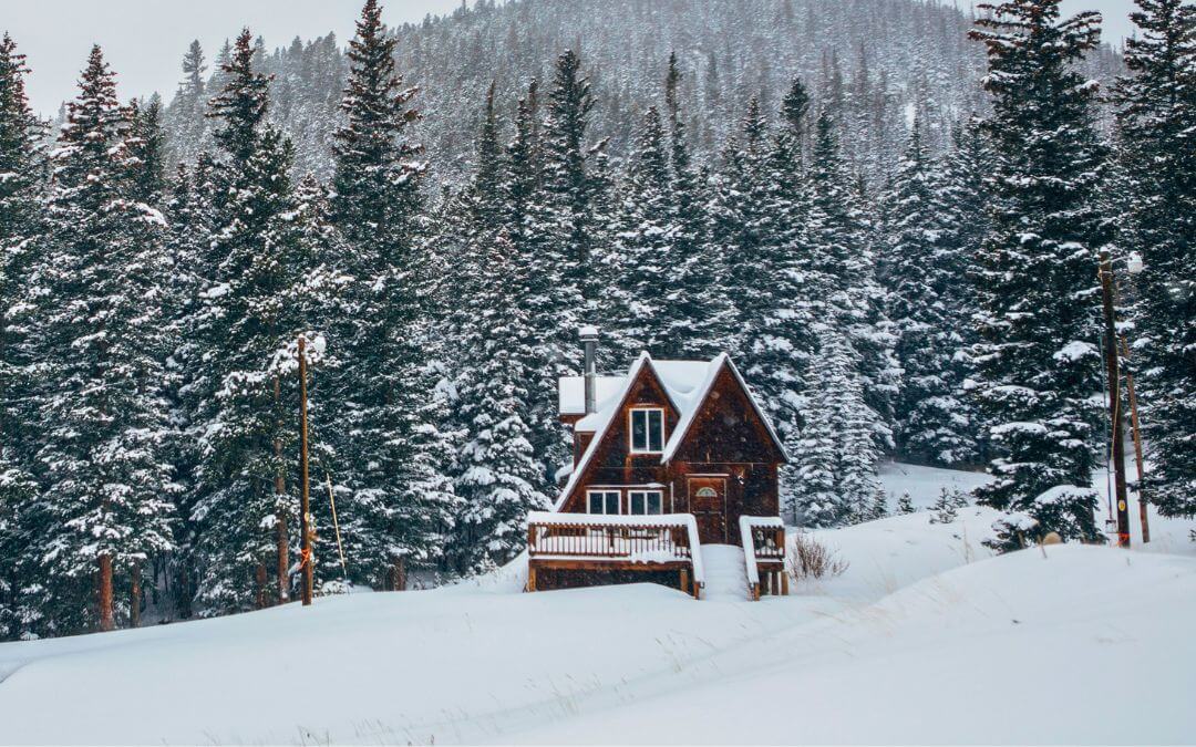 Compare five top vacation rental platforms in the USA for luxury stays, mountain retreats, waterfront homes, family trips, and budget-friendly travel.